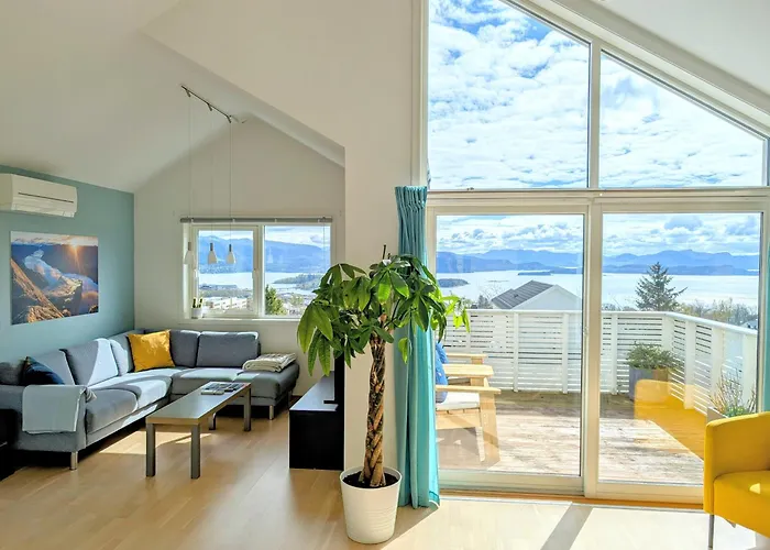 Bright Fjord View Apartment Jorpeland