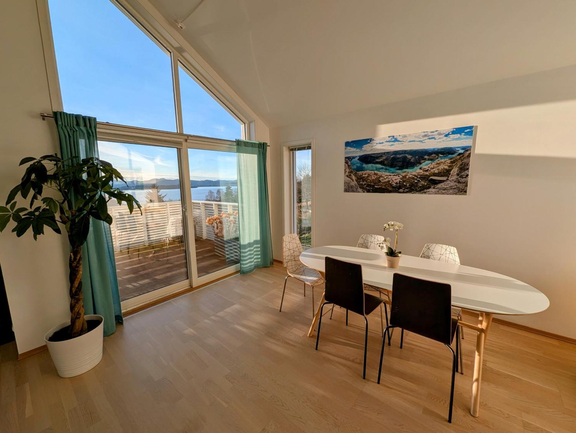 Apartment Bright Fjord View Jorpeland