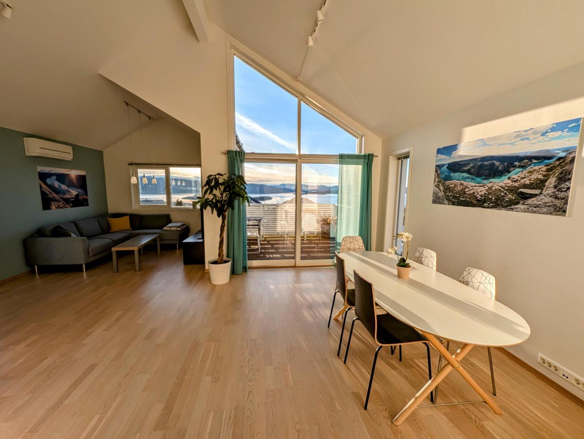 Bright Fjord View Apartment Jorpeland
